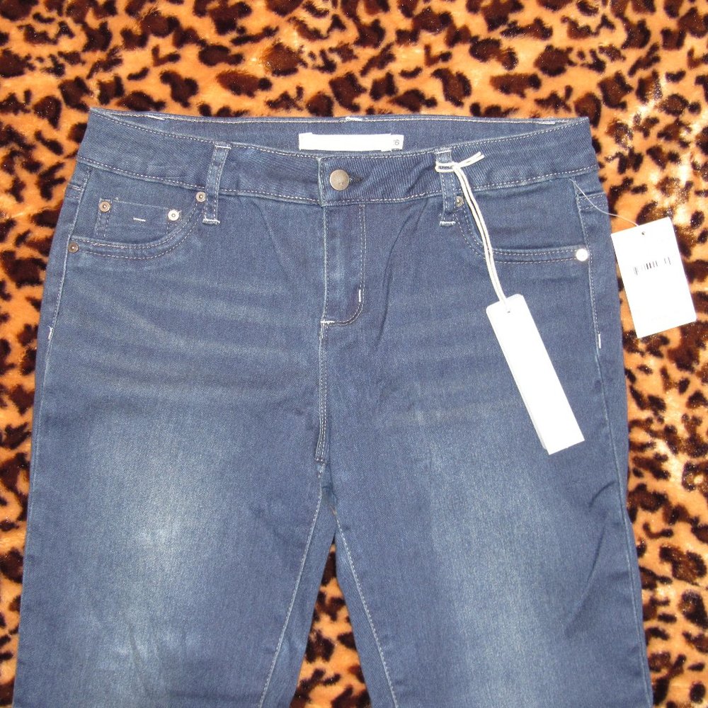 Super comfortable and flattering tractr NEW Size 16 Zip Fly Jeans